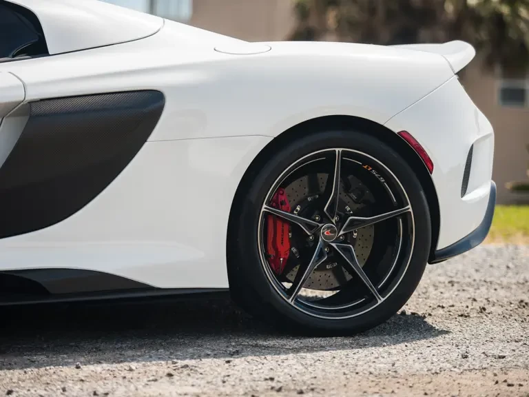 2016 McLaren 675LT Spider - Image 18 of 30