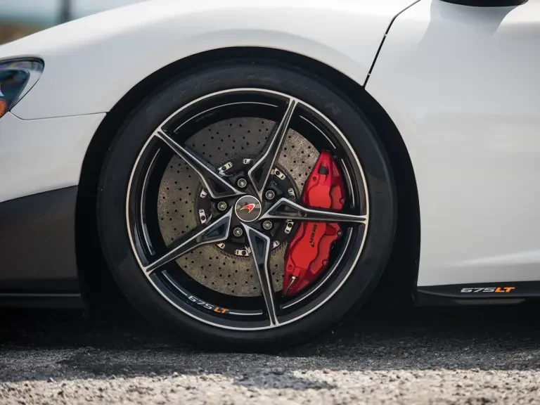 2016 McLaren 675LT Spider - Image 17 of 30
