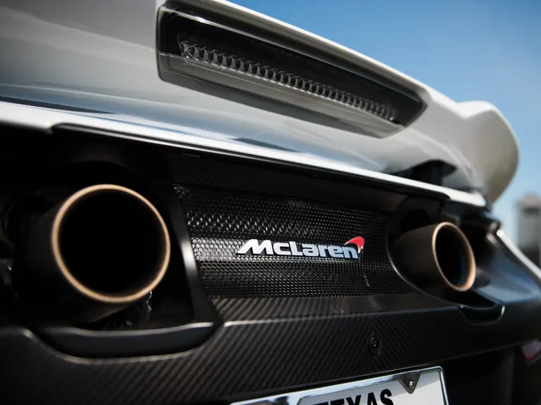 2016 McLaren 675LT Spider - Image 12 of 30