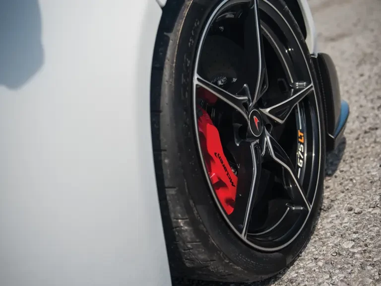 2016 McLaren 675LT Spider - Image 14 of 30