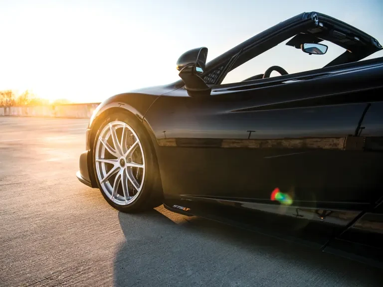 2016 McLaren 675LT Spider - Image 20 of 31