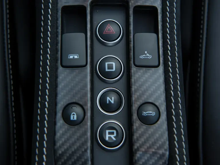 2016 McLaren 675LT Spider - Image 17 of 31