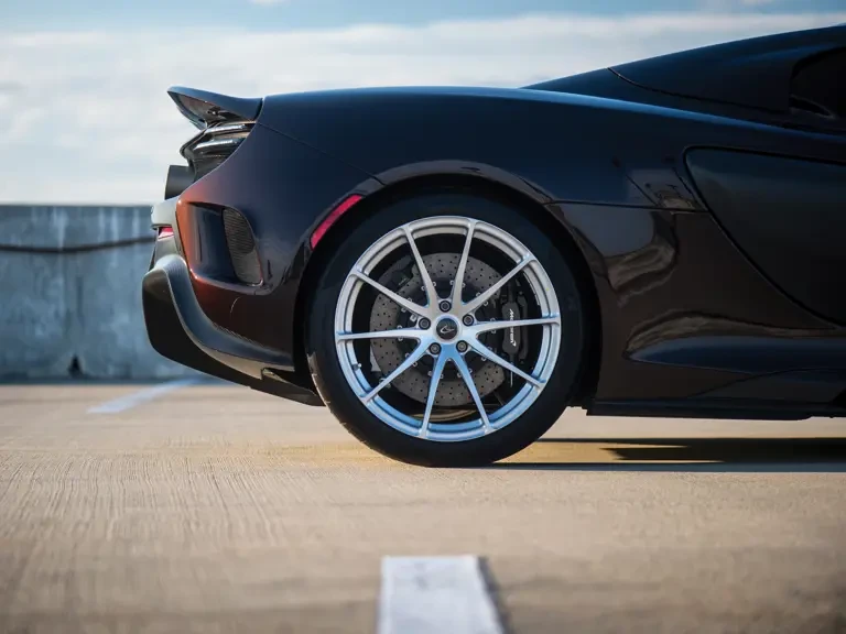 2016 McLaren 675LT Spider - Image 24 of 31