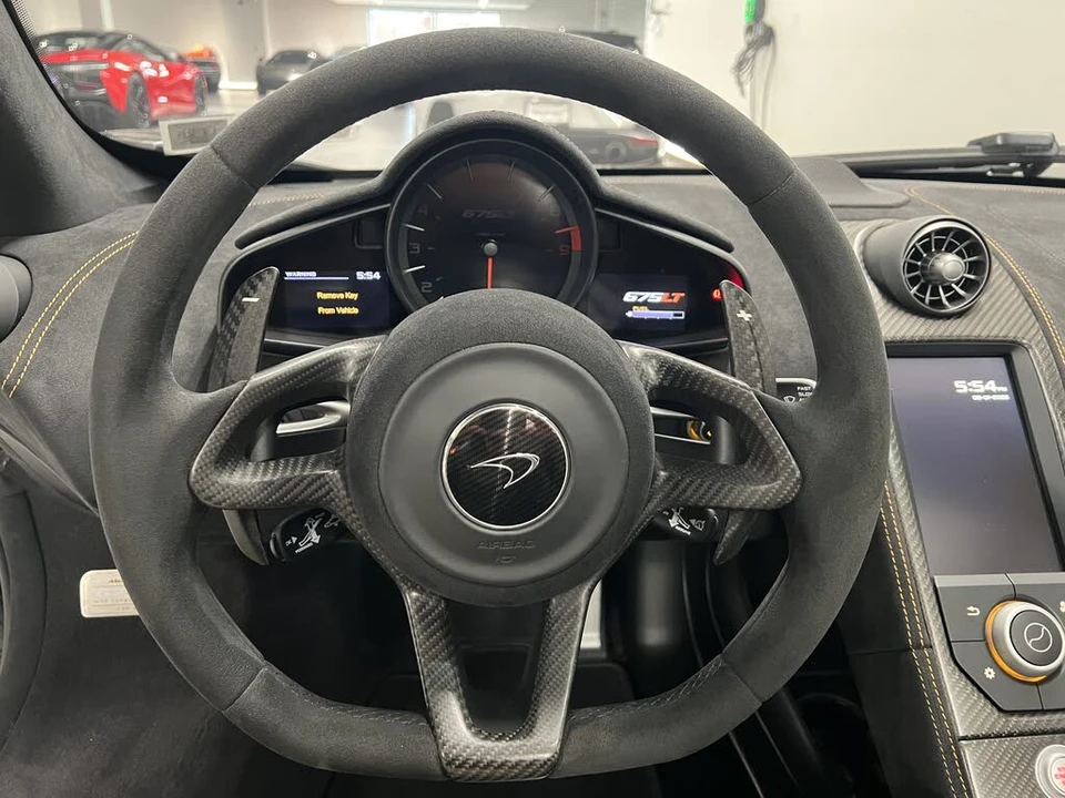 2016 McLaren 675LT Spider - Image 19 of 30