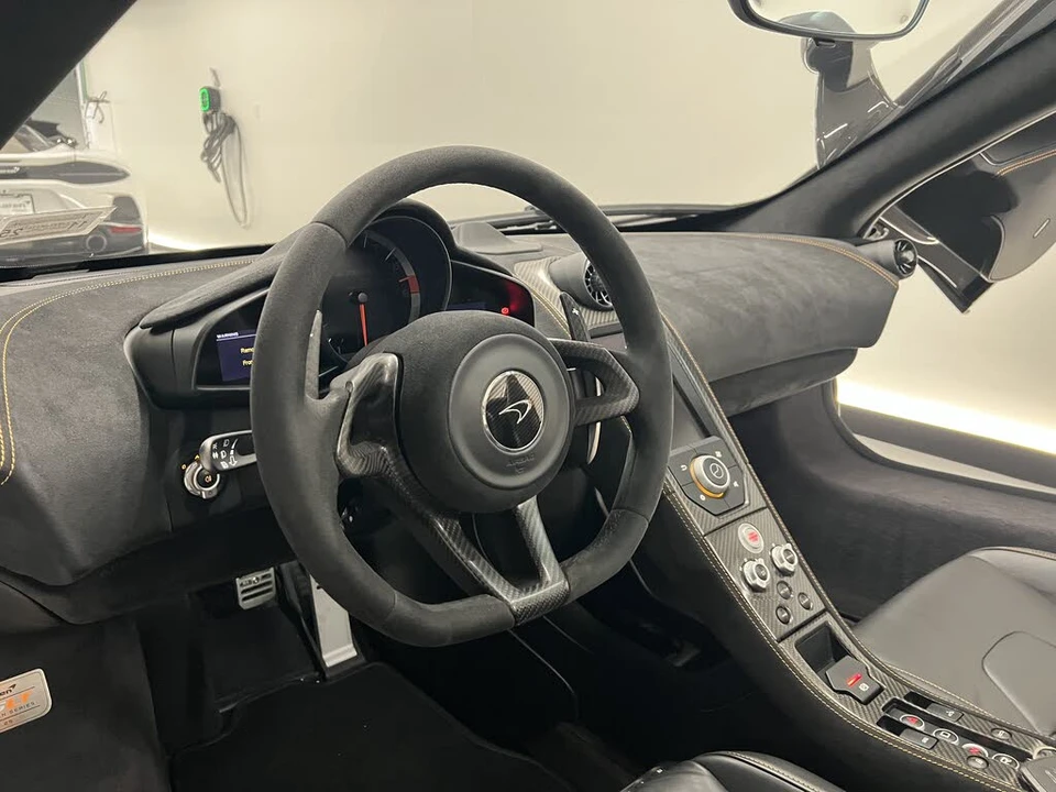 2016 McLaren 675LT Spider - Image 17 of 30