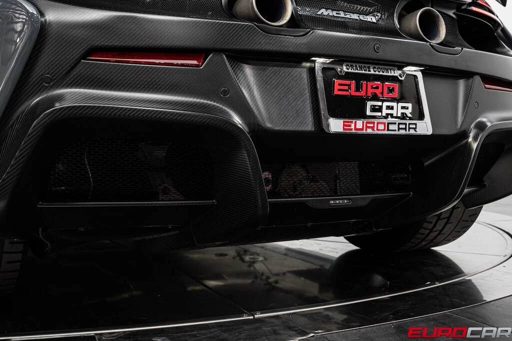 2016 McLaren 675LT Spider - Image 26 of 31