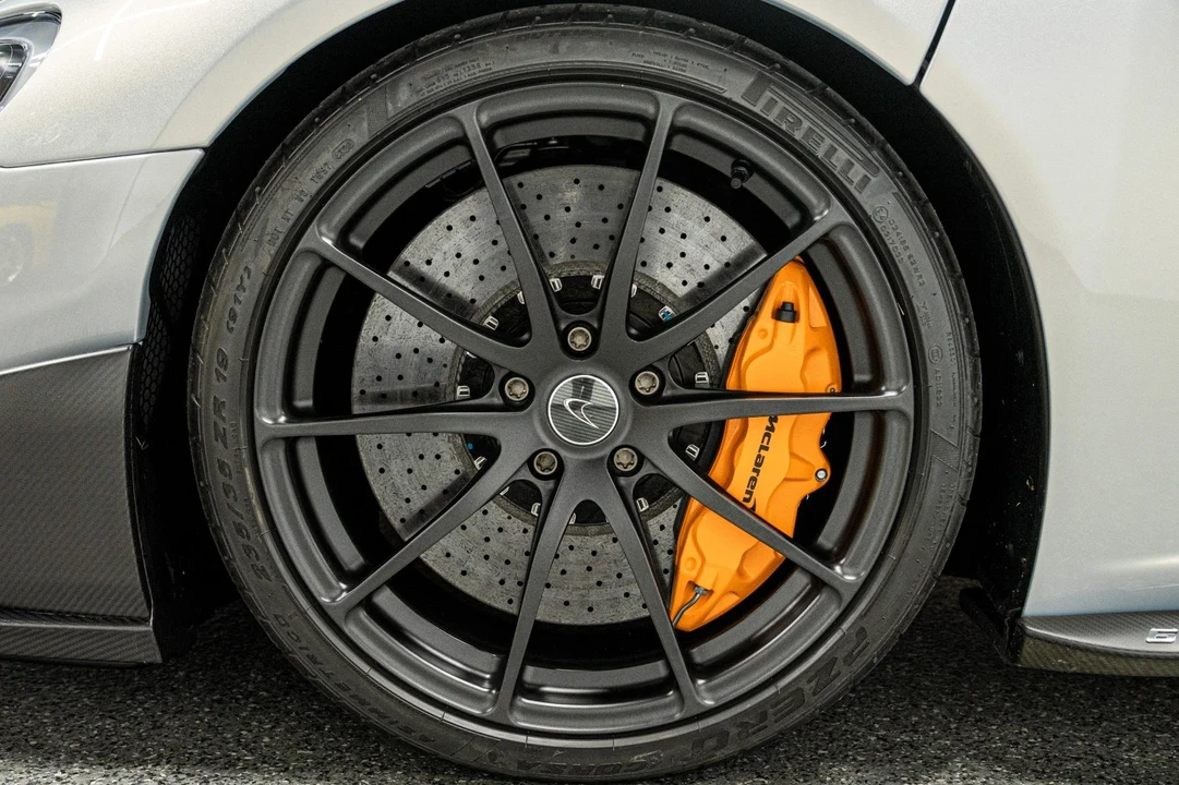 2016 McLaren 675LT Spider - Image 9 of 21