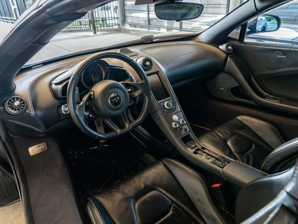 2016 McLaren 675LT Spider - Image 11 of 27