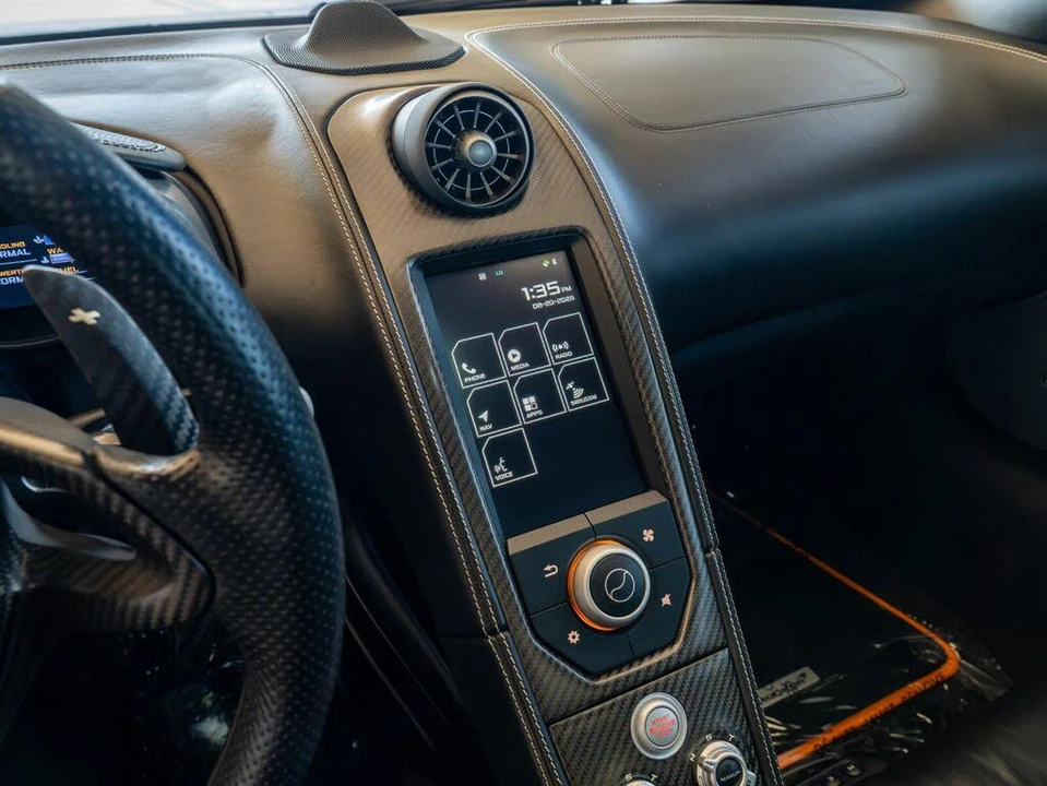 2016 McLaren 675LT Spider - Image 16 of 27