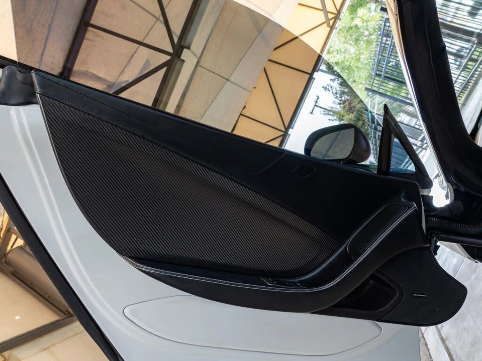 2016 McLaren 675LT Spider - Image 10 of 27