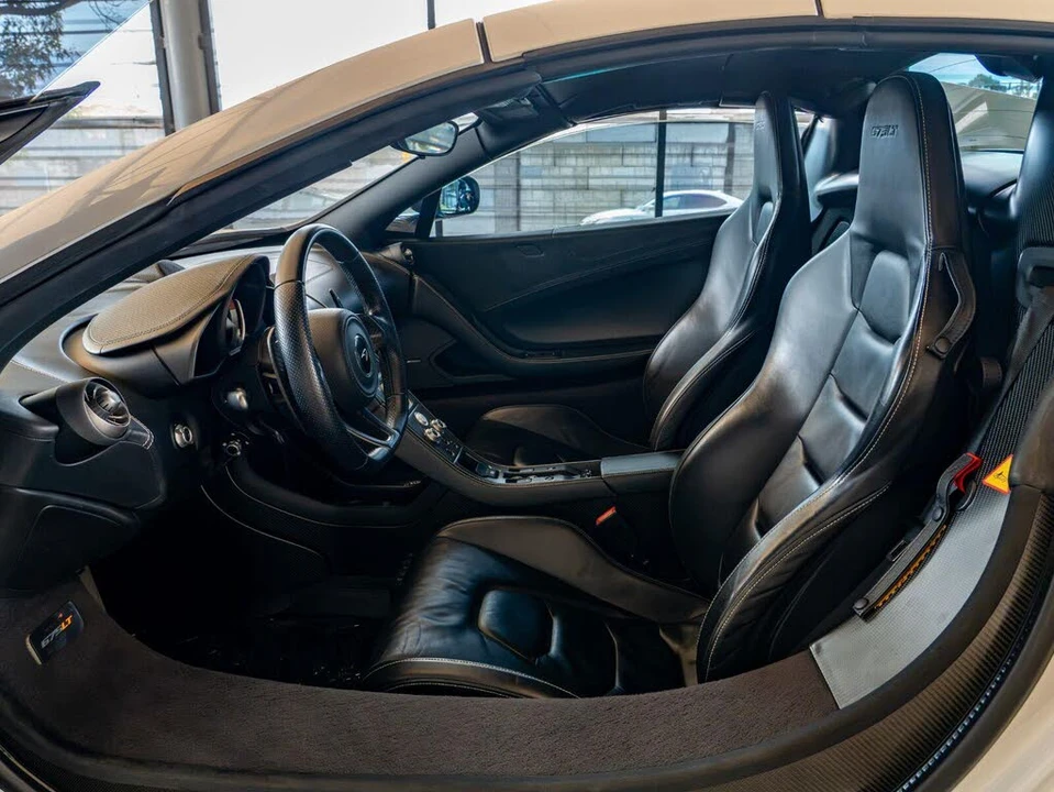 2016 McLaren 675LT Spider - Image 12 of 27