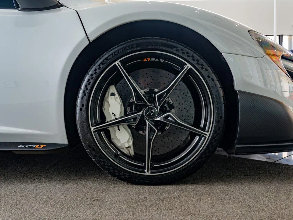 2016 McLaren 675LT Spider - Image 9 of 27