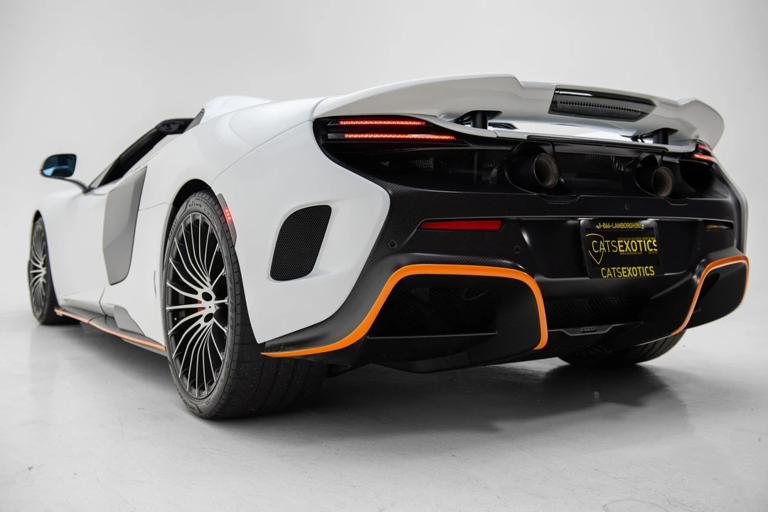 2016 McLaren 675LT Spider - Image 9 of 21