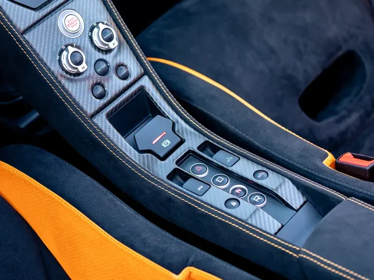 2016 McLaren 675LT Spider - Image 12 of 31