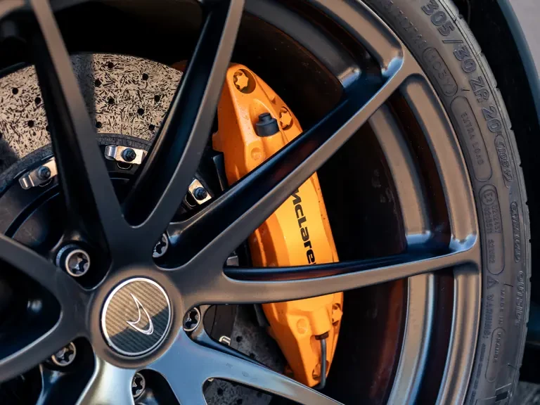 2016 McLaren 675LT Spider - Image 26 of 31