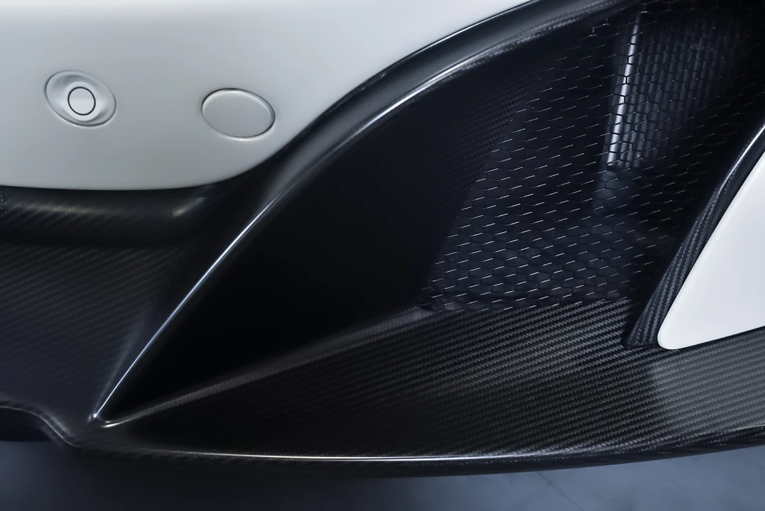 2016 McLaren 675LT Spider - Image 28 of 31