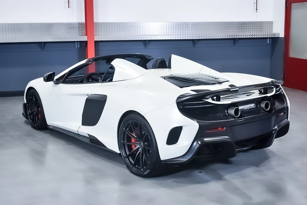 2016 McLaren 675LT Spider - Image 8 of 31