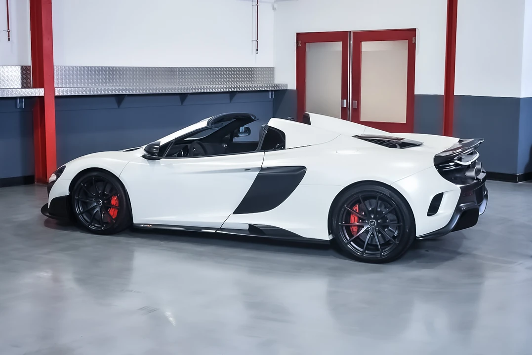 2016 McLaren 675LT Spider - Image 9 of 31