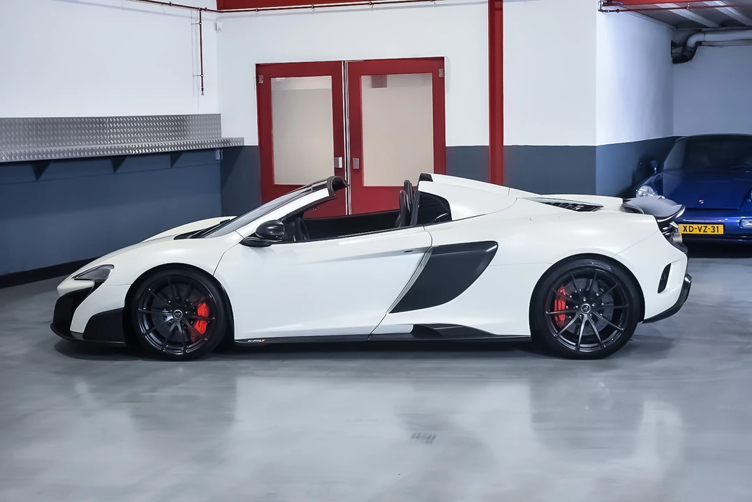 2016 McLaren 675LT Spider - Image 10 of 31