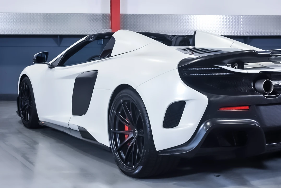 2016 McLaren 675LT Spider - Image 31 of 31