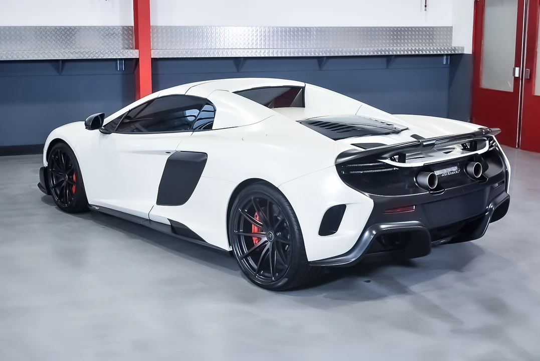 2016 McLaren 675LT Spider - Image 14 of 31