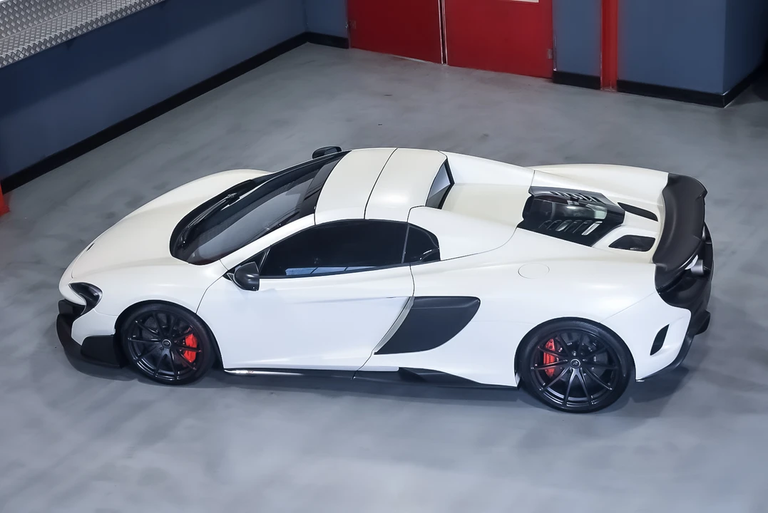 2016 McLaren 675LT Spider - Image 18 of 31