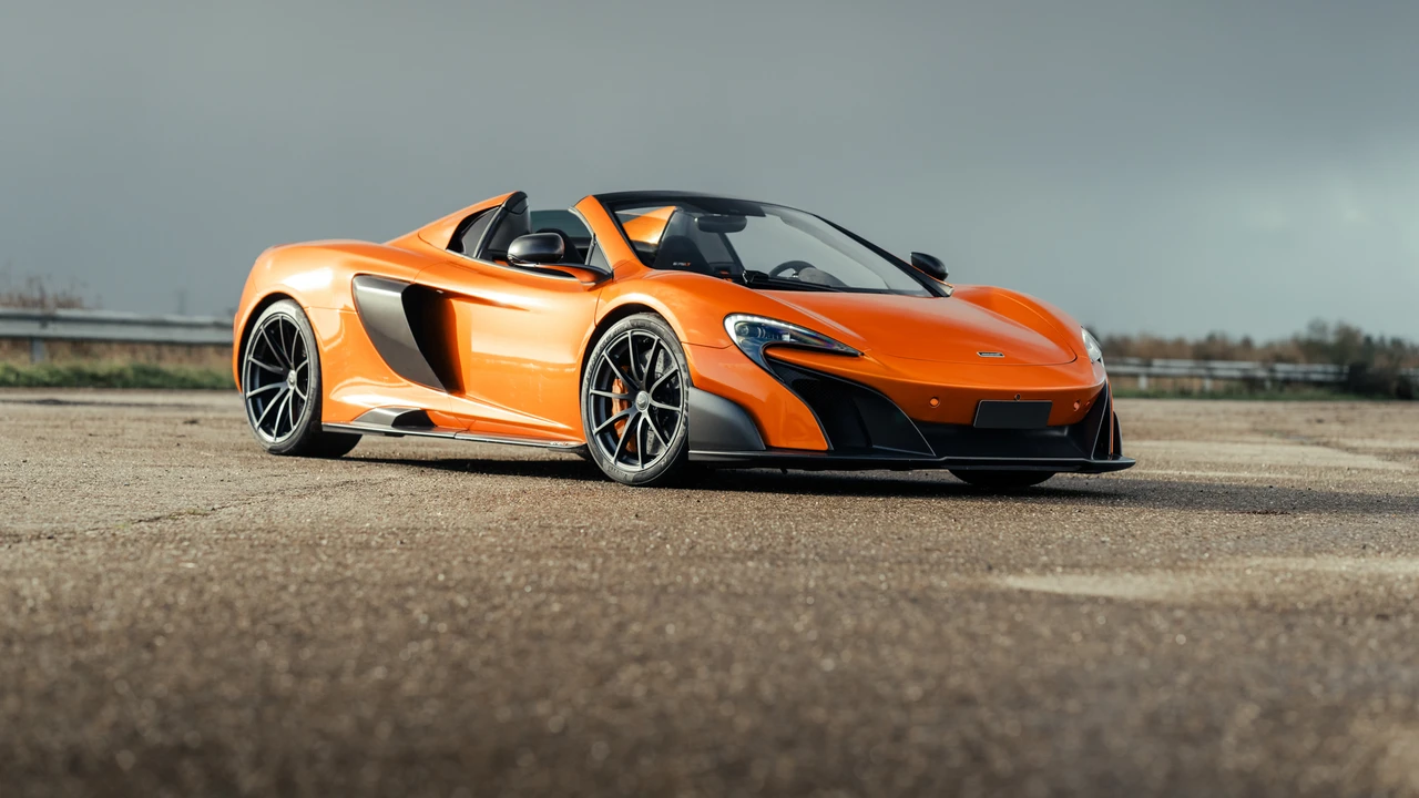 2016 McLaren 675LT Spider - Image 3 of 21