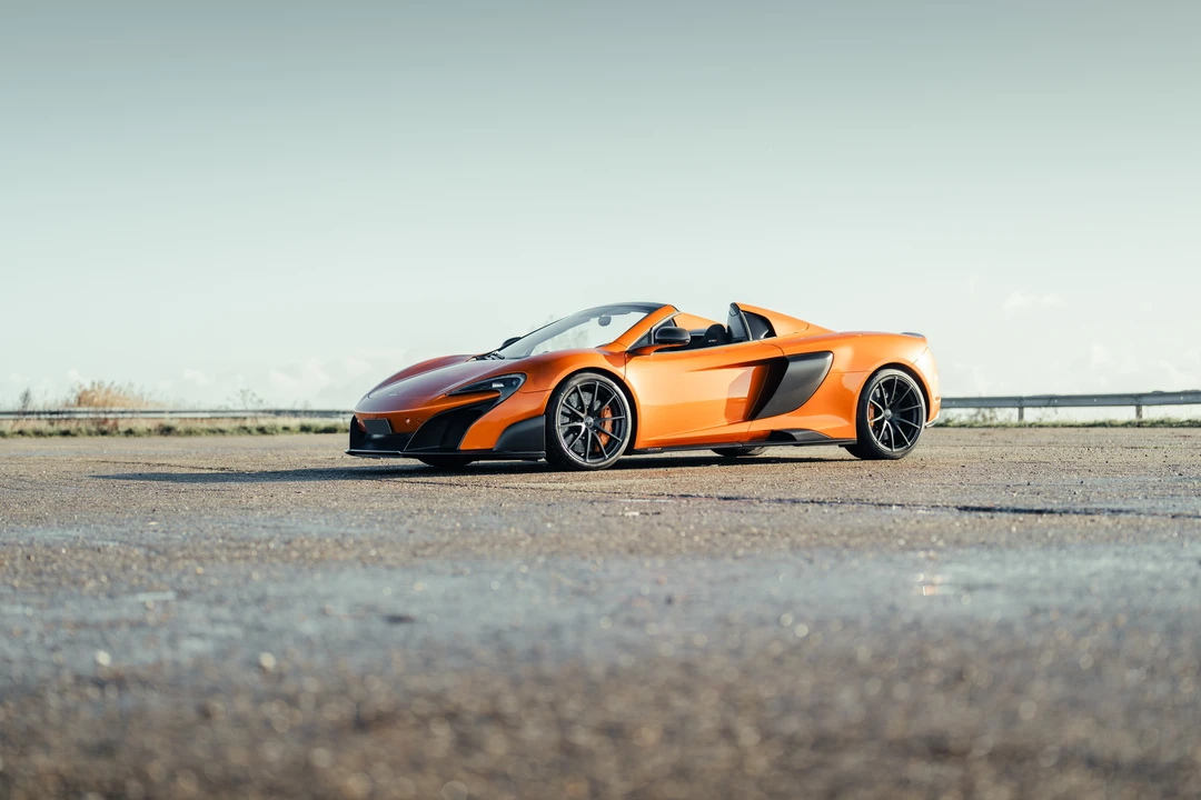 2016 McLaren 675LT Spider - Image 17 of 21
