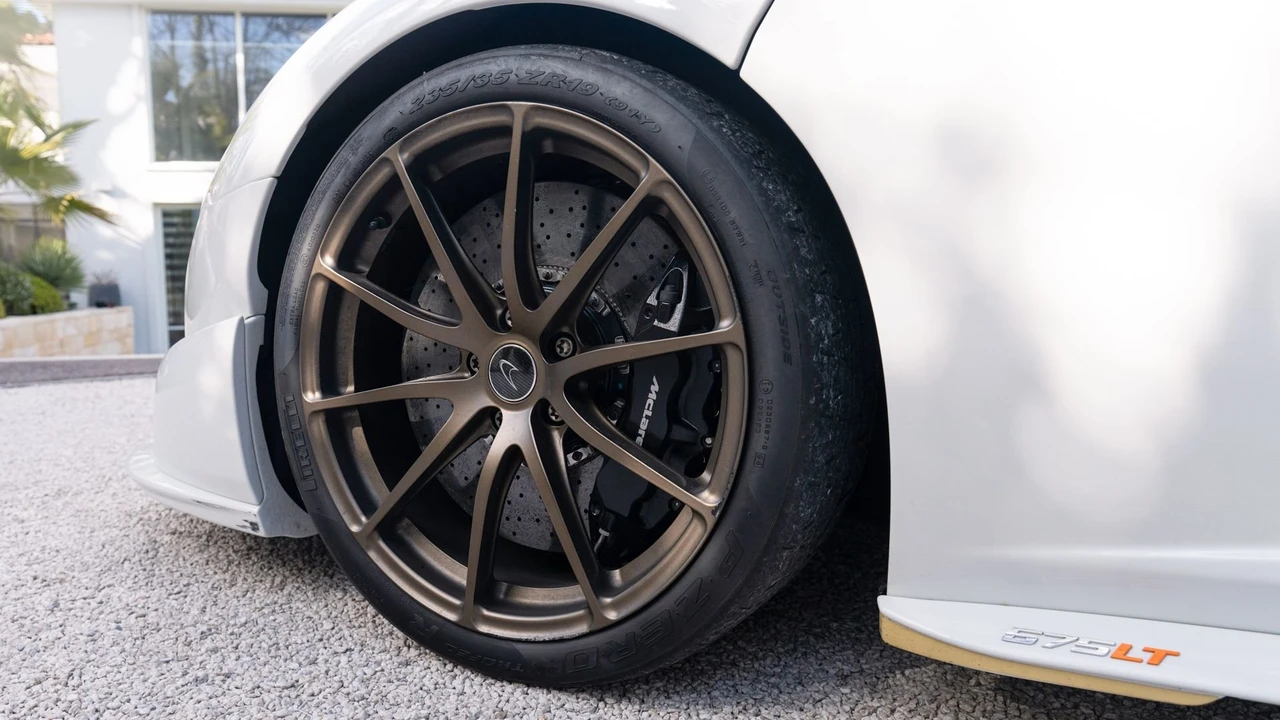 2016 McLaren 675LT Coupe - Image 27 of 31