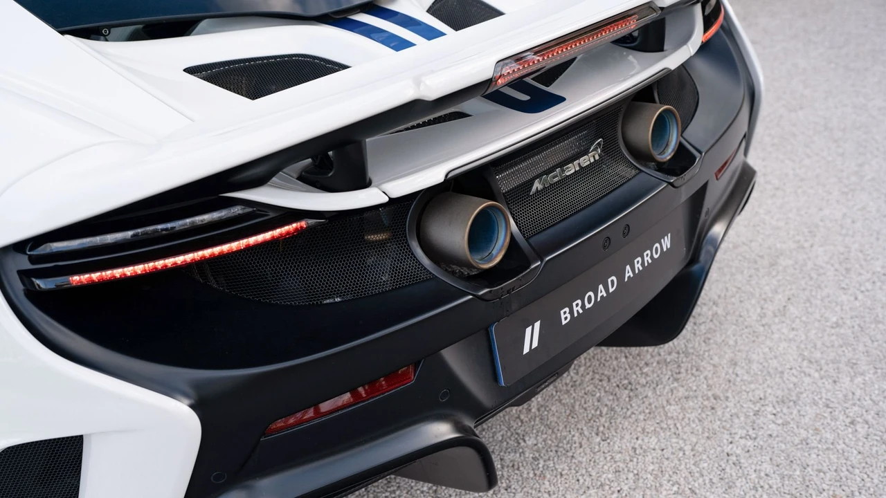2016 McLaren 675LT Coupe - Image 9 of 31