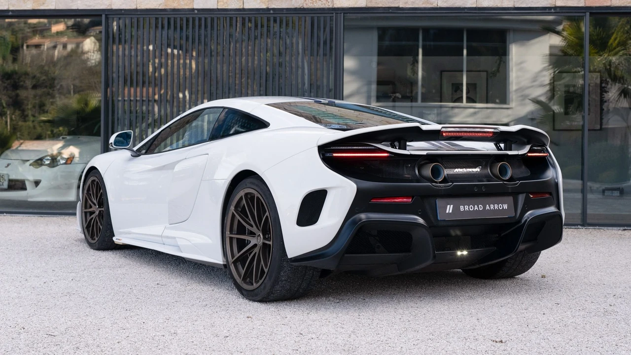 2016 McLaren 675LT Coupe - Image 24 of 31