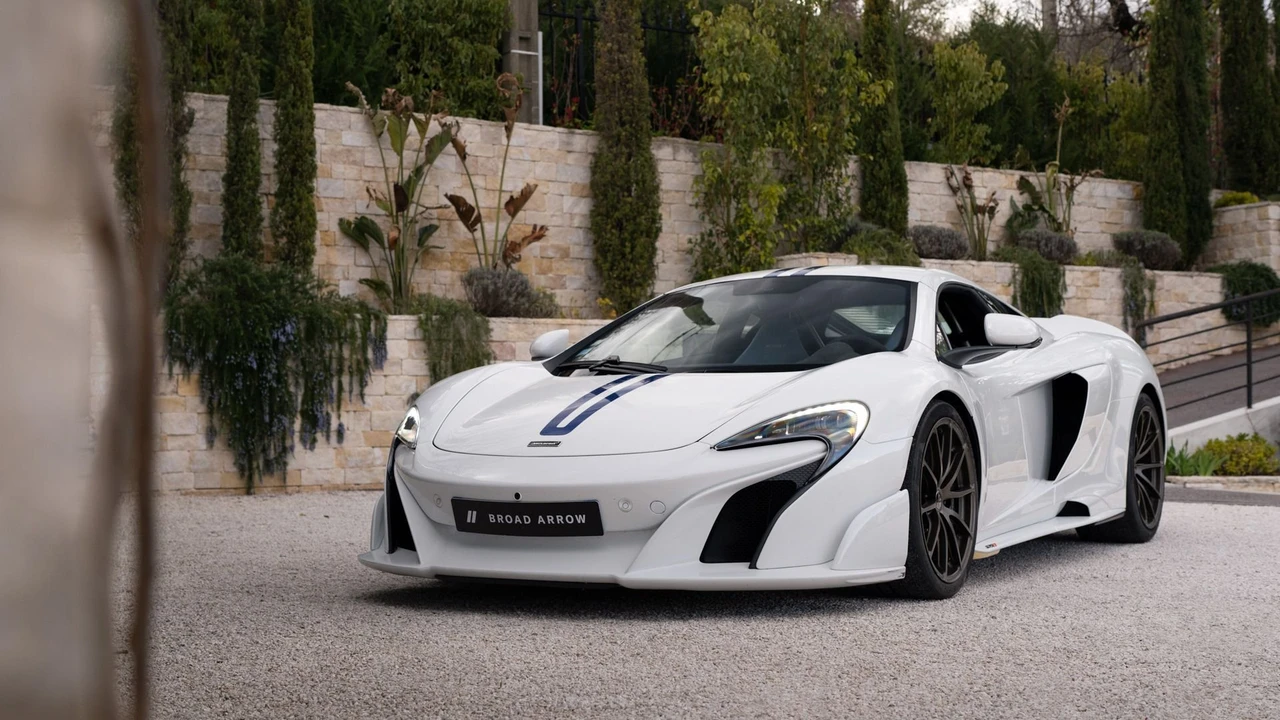 2016 McLaren 675LT Coupe - Image 2 of 31