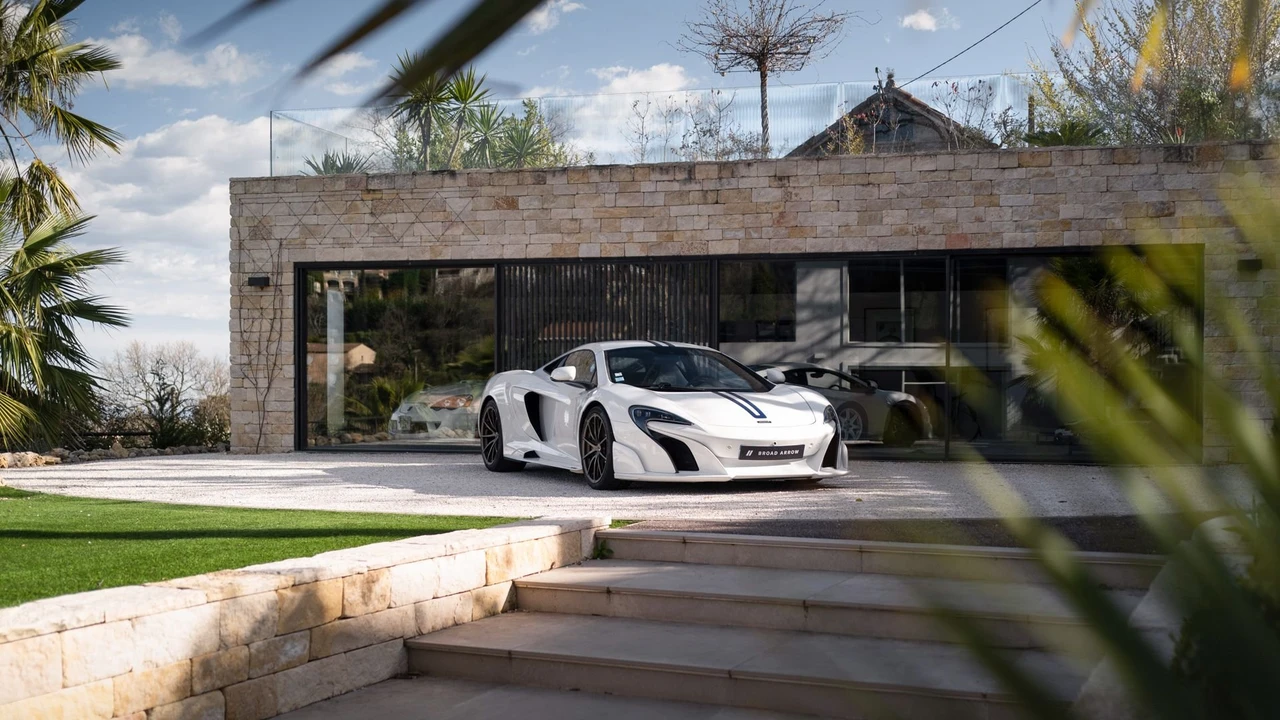2016 McLaren 675LT Coupe - Image 16 of 31