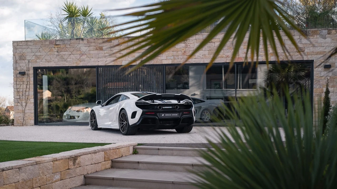 2016 McLaren 675LT Coupe - Image 21 of 31
