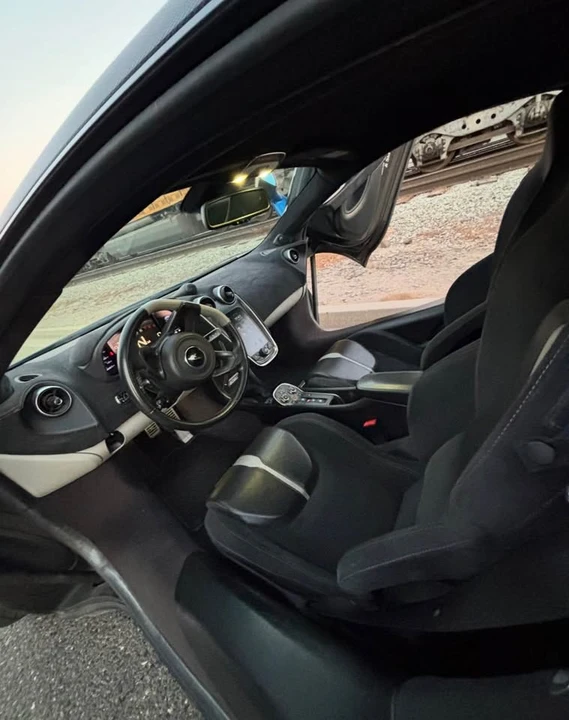 2016 McLaren 570S - Image 8 of 12
