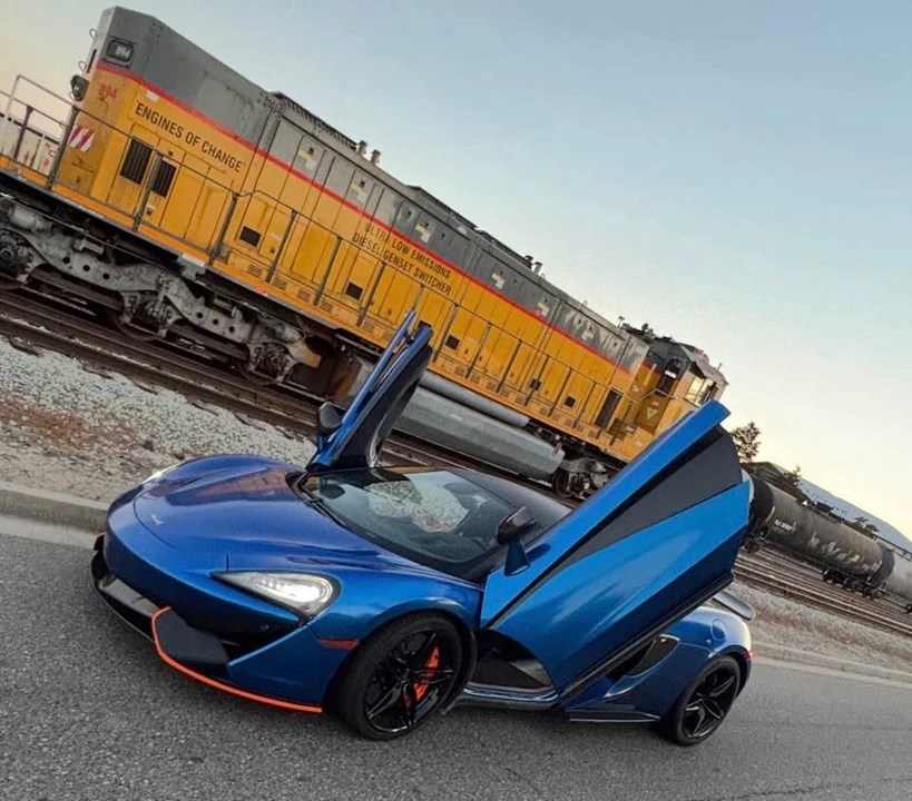 2016 McLaren 570S - Image 2 of 12
