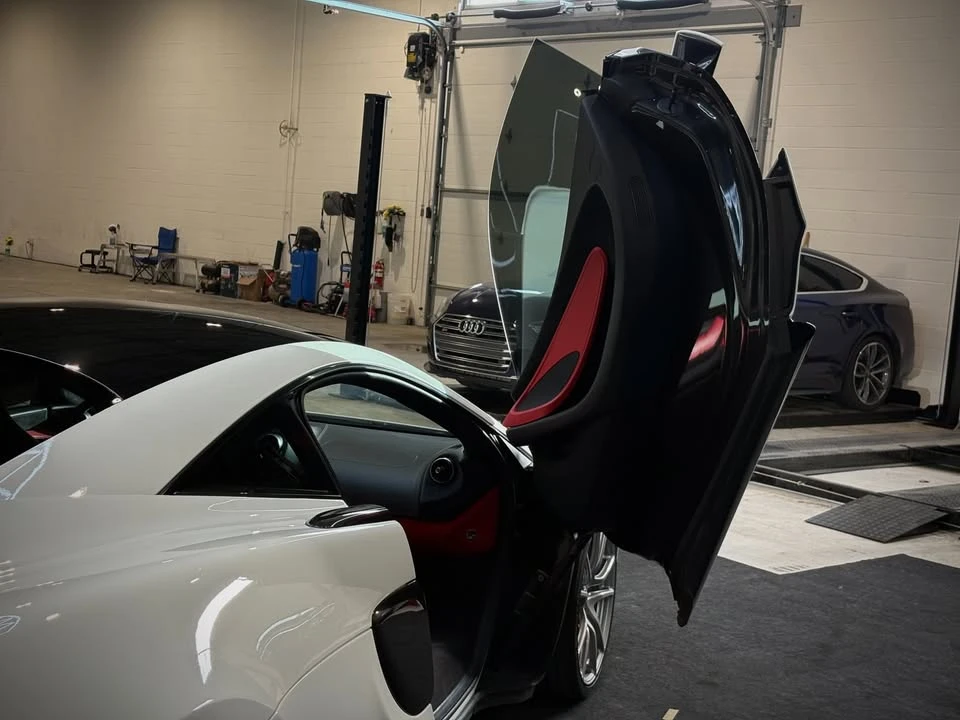 2016 McLaren 570S - Image 11 of 18