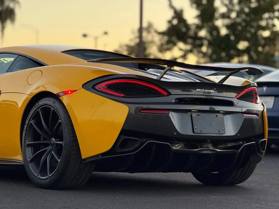 2016 McLaren 570S - Image 8 of 20