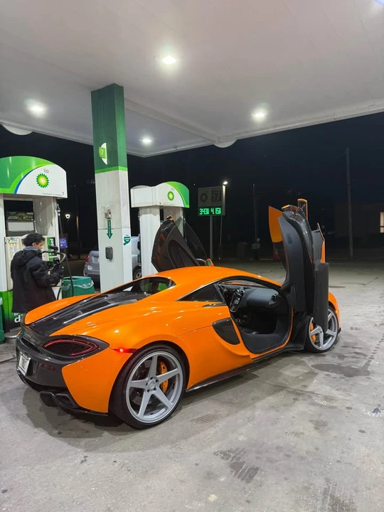 2016 McLaren 570S - Image 2 of 7