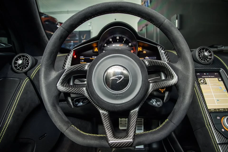 2016 McLaren 675LT Spider - Image 10 of 20