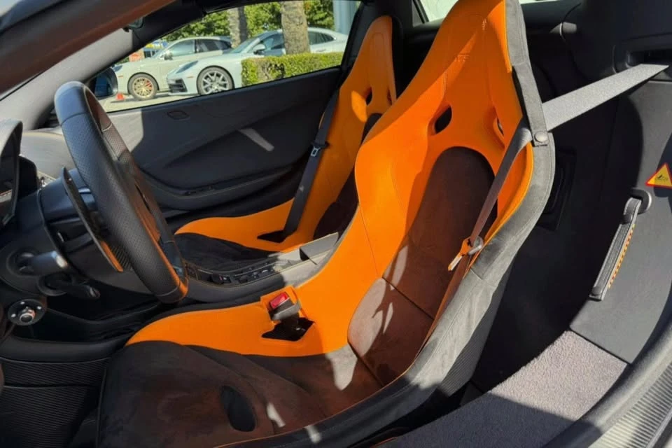 2016 McLaren 675LT Spider - Image 10 of 15
