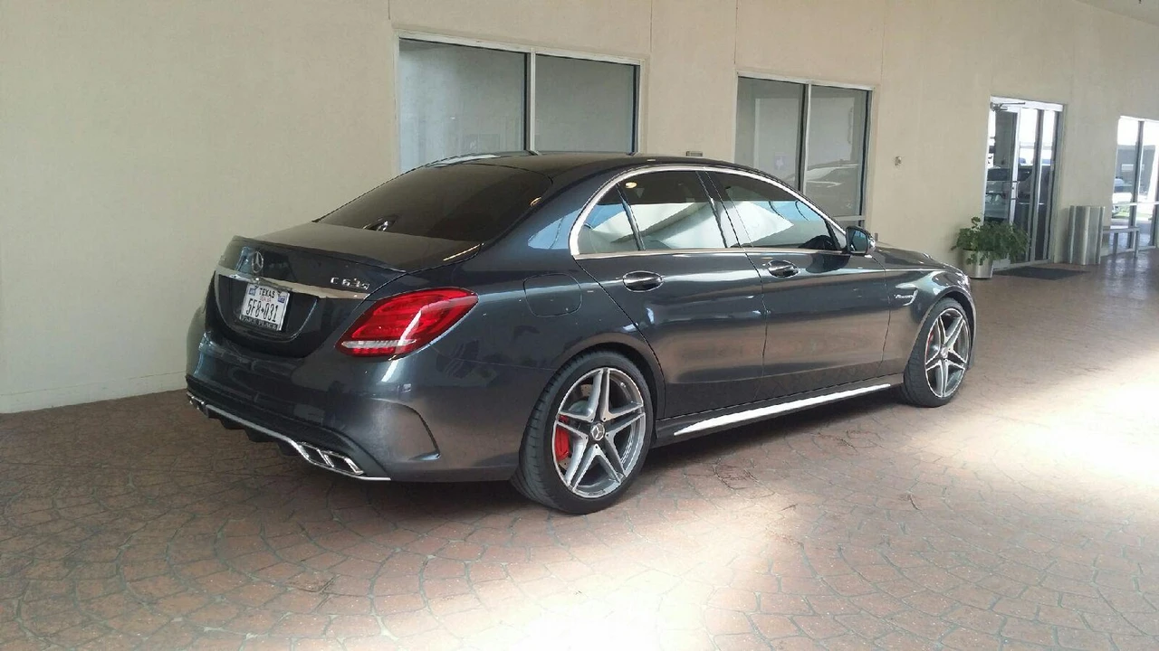 2016 Mercedes-Benz W205 C 63 AMG - Image 17 of 31