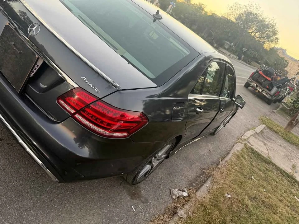 2016 Mercedes-Benz W212 E-Class - Image 3 of 16