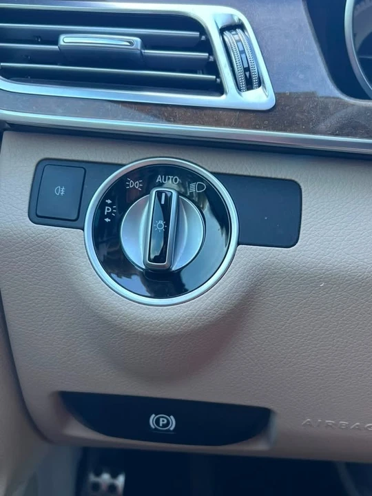 2016 Mercedes-Benz W212 E-Class - Image 17 of 20