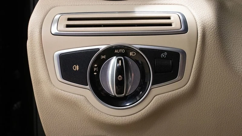 2016 Mercedes-Benz W205 C-Class - Image 8 of 17