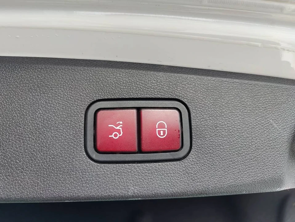 2016 Mercedes-Benz W212 E-Class - Image 19 of 20