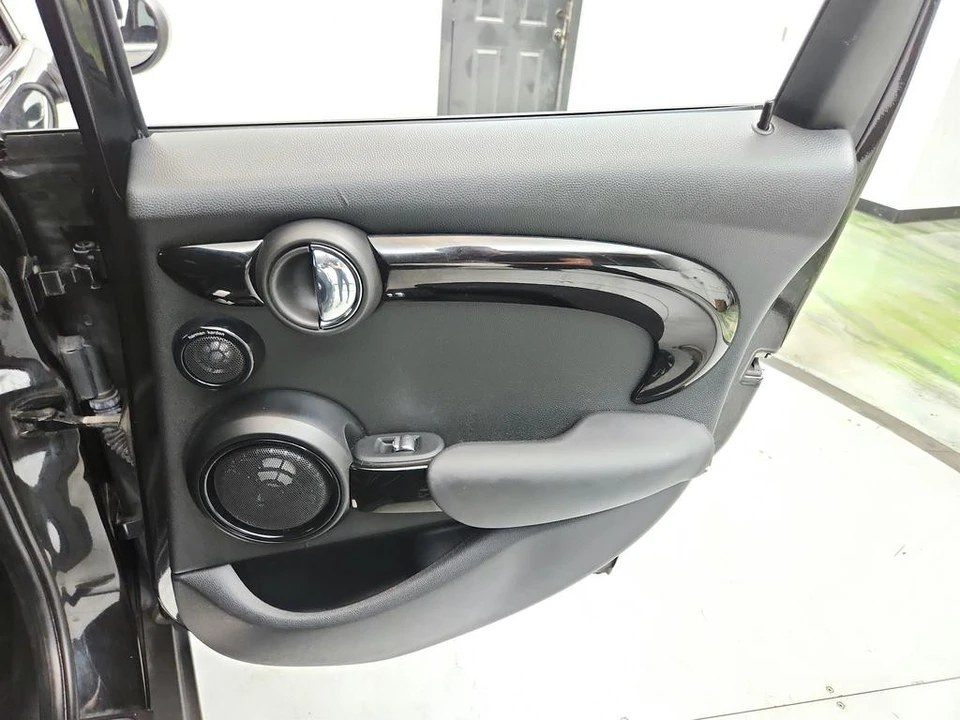 2016 Mini Mini Cooper S 3rd Gen - Image 27 of 31