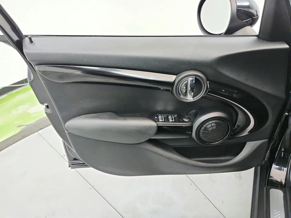 2016 Mini Mini Cooper S 3rd Gen - Image 20 of 31
