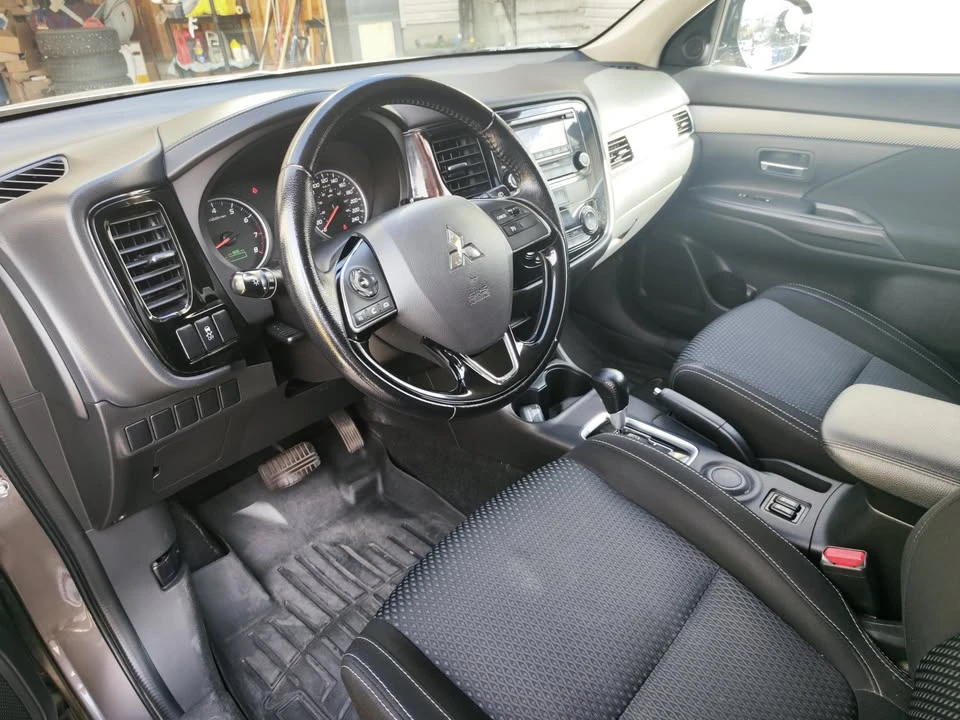 2016 Mitsubishi Outlander - Image 7 of 10
