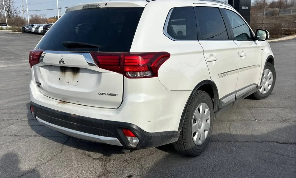 2016 Mitsubishi Outlander - Image 4 of 13